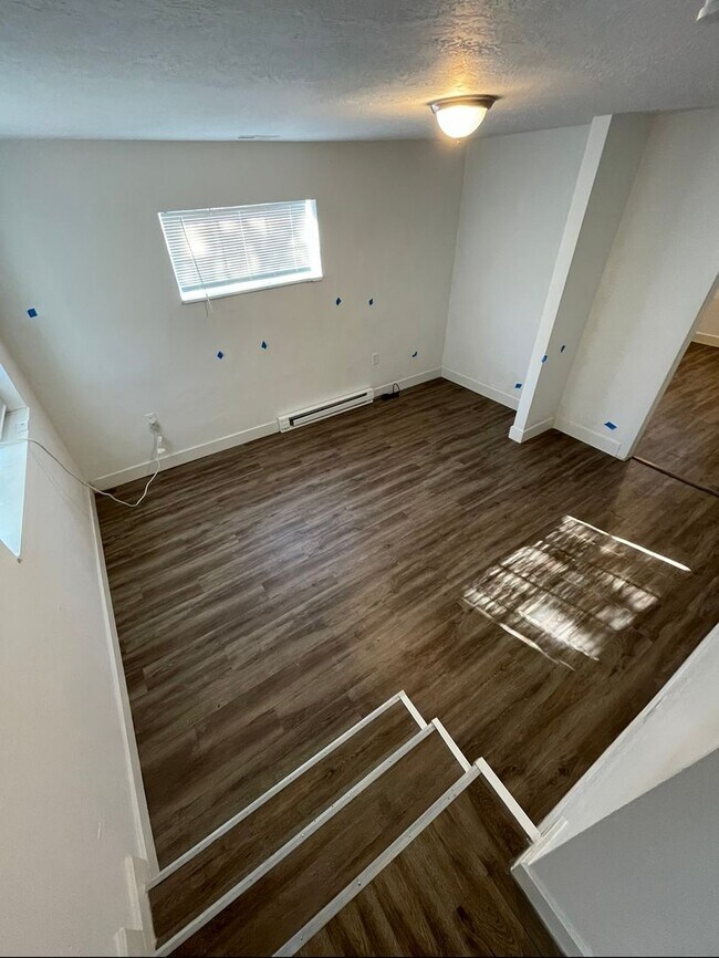 Building Photo - 588-590 S 300 W