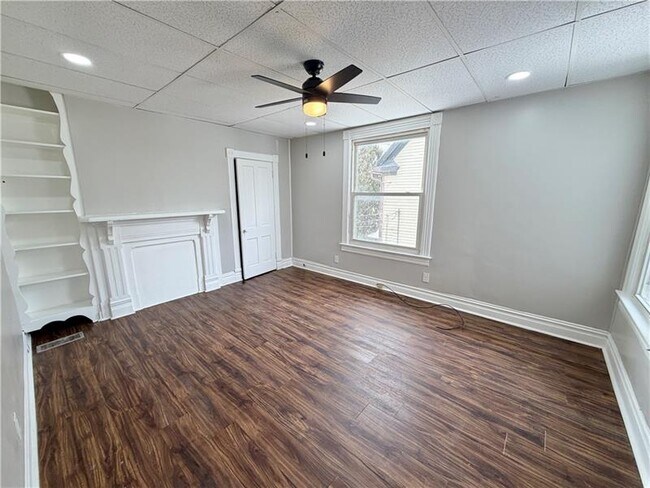 Building Photo - 306 E Wallace Ave