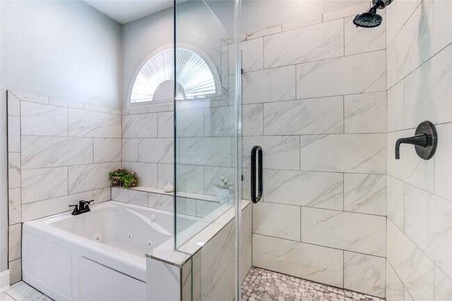 Building Photo - 6206 Clear Canyon Dr