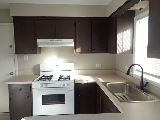 Building Photo - 8701 S 81st Ct