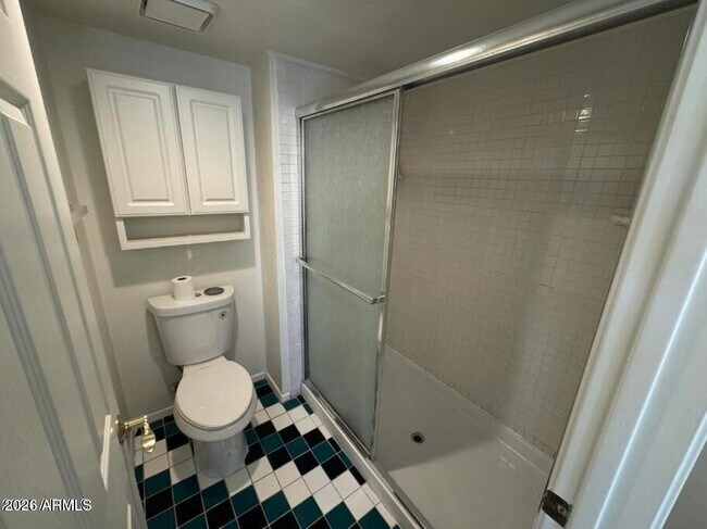 Building Photo - 4053 E Woodland Dr