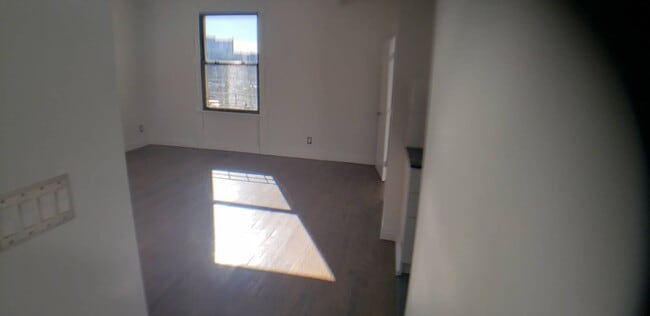 Building Photo - 42 Park Terrace E