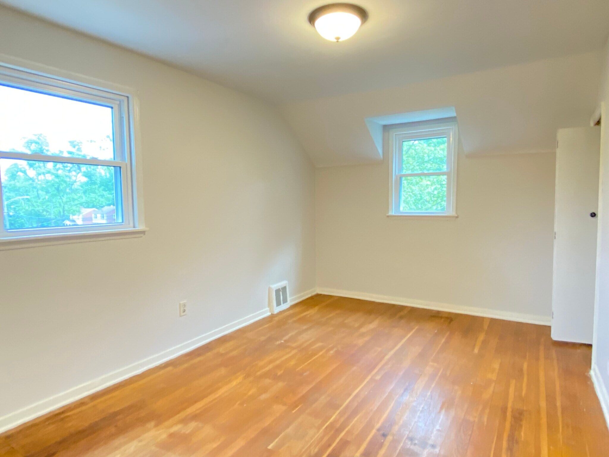 Master Bedroom - 369 Rockhill Rd