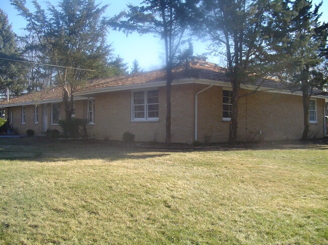 Building Photo - 996 Castlegate Ct
