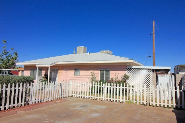 Building Photo - 102 Copper St