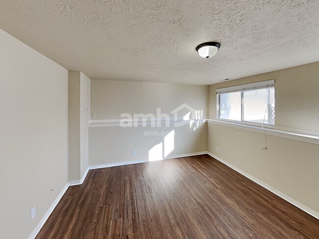 Building Photo - 1302 E 3125 N