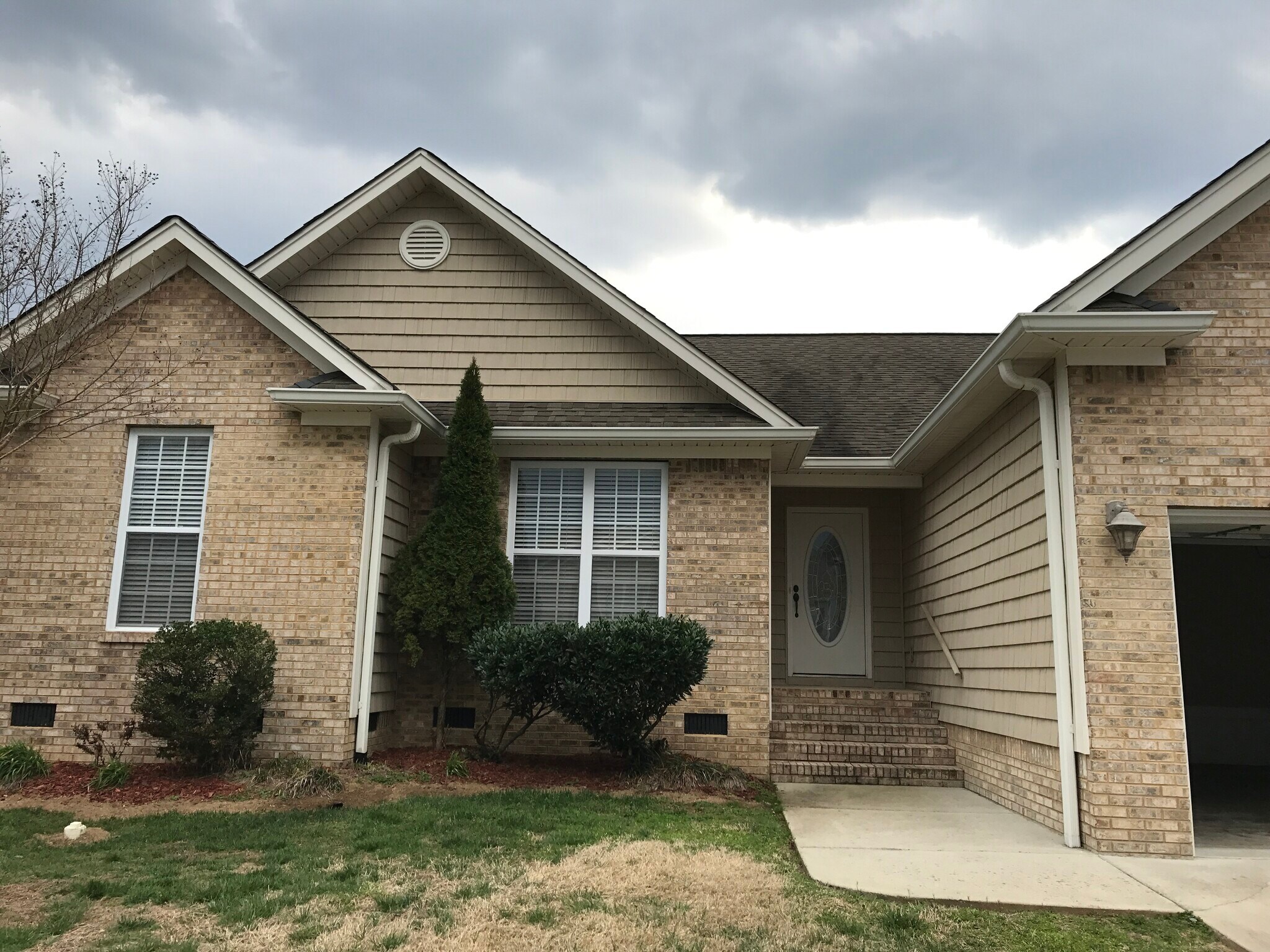 Single family home in Georgetown Landing. A great community with a pool. 3 bedroom, 2 full bath. - 8456 Lexie Lane
