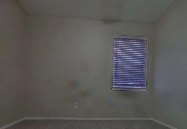 Building Photo - MOVE IN READY