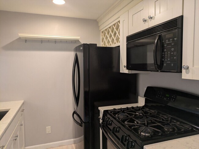 Building Photo - 56 Glengarry Dr
