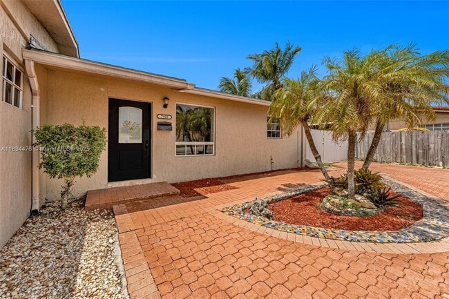 Primary Photo - 7920 NW 171st St