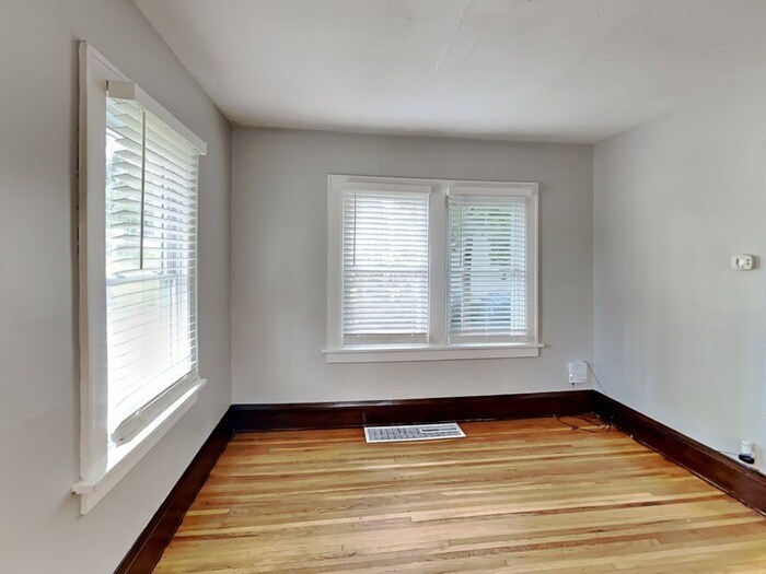 Building Photo - 2504 E 42nd St