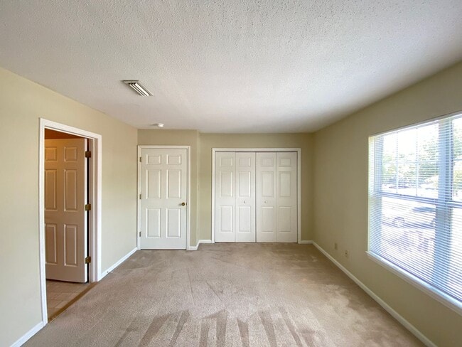 Building Photo - 4001 Whirlaway Ct