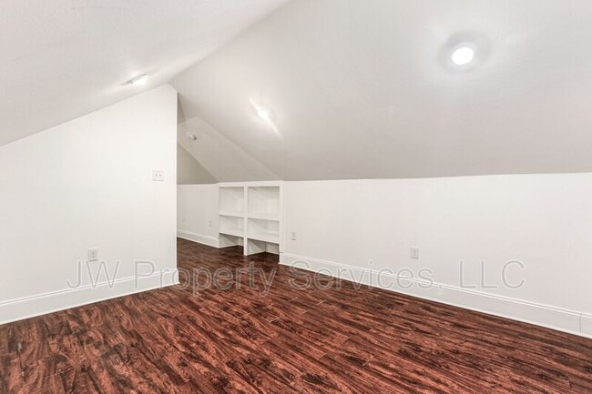Building Photo - 2120 New Orleans St