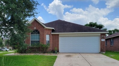 Building Photo - MOVE IN SPECIAL - 1/2 OFF FIRST MONTHS RENT!