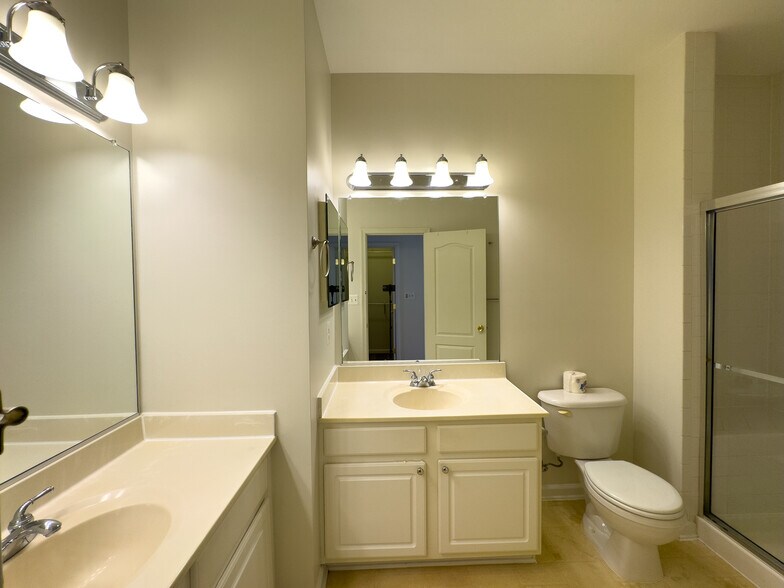 Building Photo - 8010 Pennington Dr