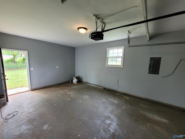 Building Photo - 4611 Daugette Dr NW
