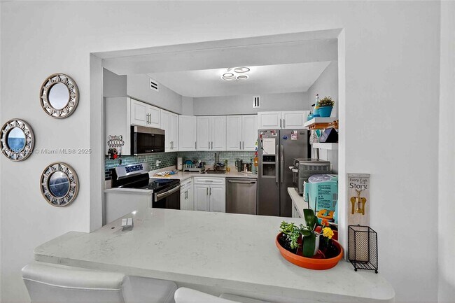 Building Photo - 5700 Collins Ave