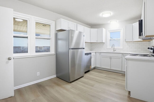 Building Photo - Spacious 3-Bed Home with Finished Basement and Extra Room