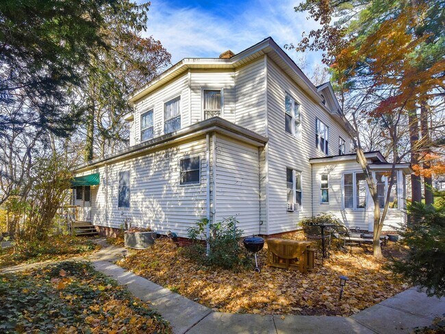 Primary Photo - 42 Central Ave