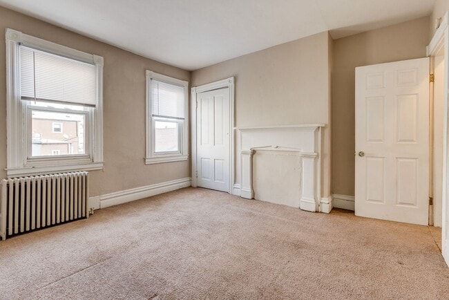 Building Photo - AVAILABLE JUNE 2026 - Spacious 2 Bedroom Home w/ SECONDS from Shiloh & Grandview!