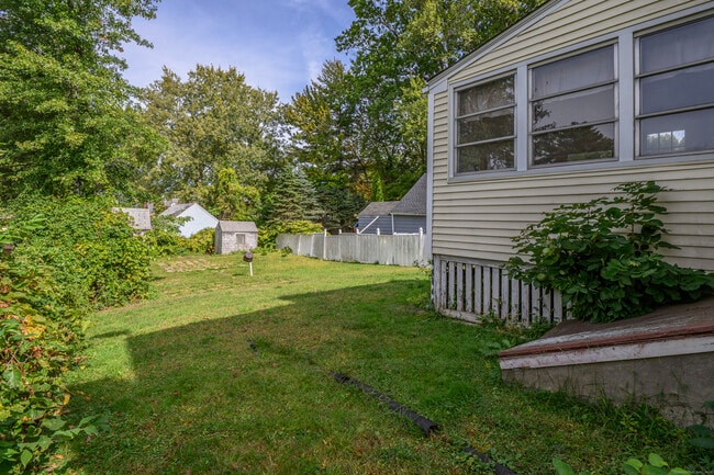 Building Photo - 46 Coolidge Ave