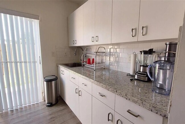 Building Photo - 8037 Lake Dr