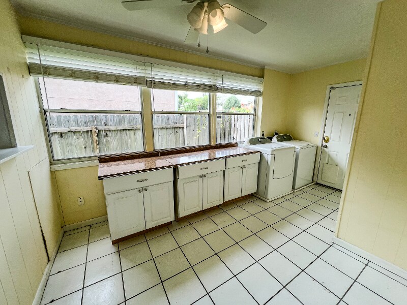 Building Photo - 359 Mercedes Ave