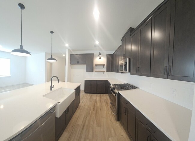 Building Photo - 8438 Bay Oaks Dr