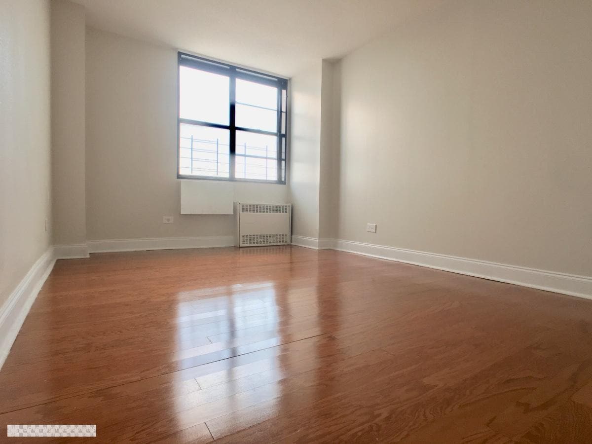 Building Photo - 3333 Broadway