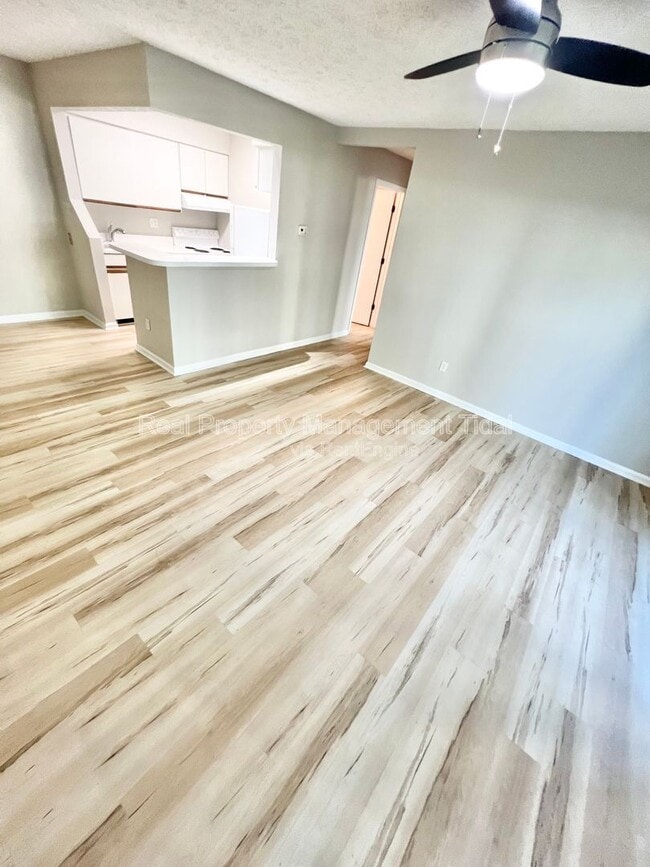 Building Photo - 302 Wells Ct