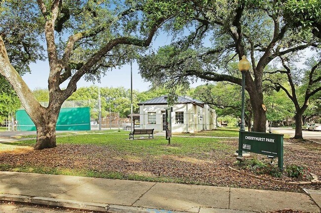 Building Photo - 1404 Welch St