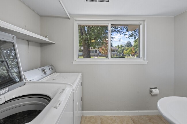 Building Photo - 1033 Turley Dr