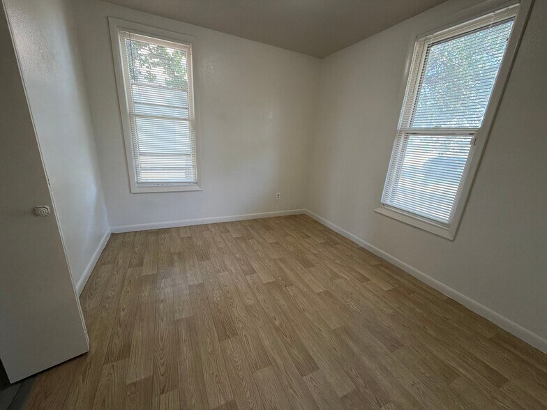 Building Photo - 428 10th St