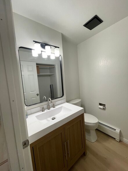 Building Photo - 466 E 400 S