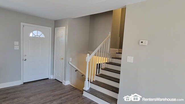 Building Photo - 131 Oak Dr SW