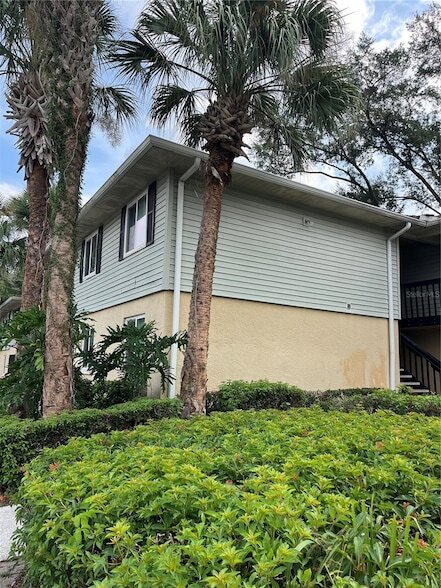 Building Photo - 211 Thorntree Pl