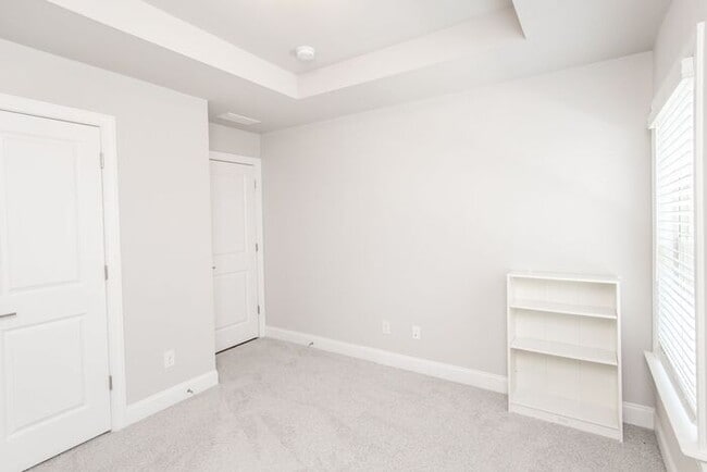 Building Photo - 3 story townhome in a great location in Chamblee