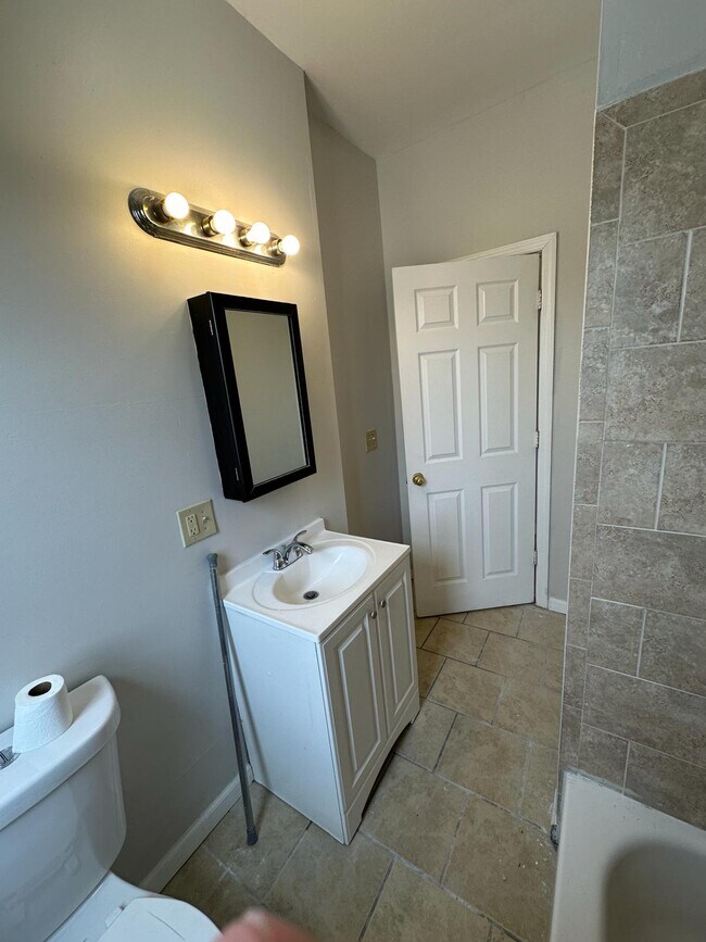 Building Photo - 19 Hobson St