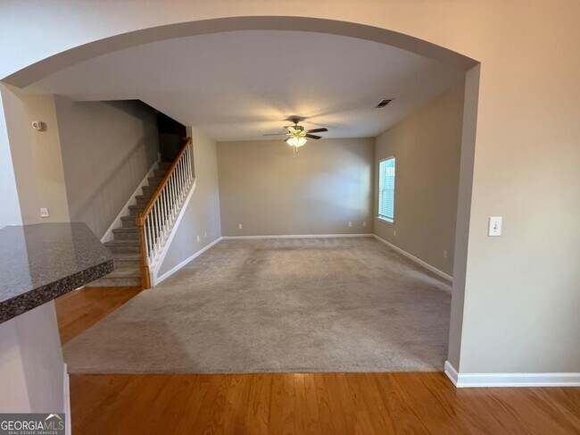 Building Photo - 314 Pin Oak Ave