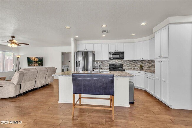 Building Photo - 6366 E Riverdale St