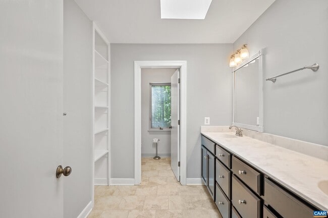 Building Photo - 501 Rookwood Pl