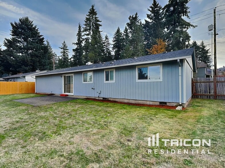 Building Photo - 13806 NE 49th St