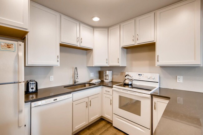 Building Photo - 56 Uneva Place