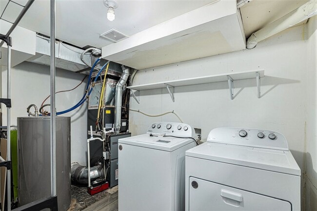 Building Photo - Spacious 3 bed 2 bath home in Denver