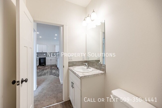 Building Photo - 164 E Montmorency-A