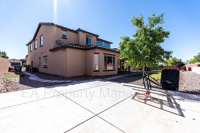 Building Photo - 827 Mesa Roja Trail NE