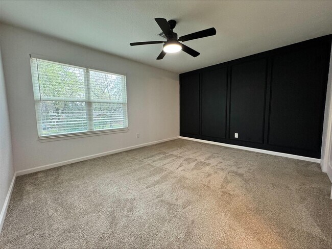 Building Photo - 1004 E Red Cedar Cir