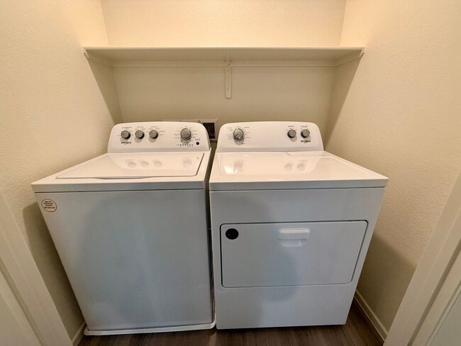 Building Photo - New Townhome for Rent in the Highly Desirable Southwest Area!