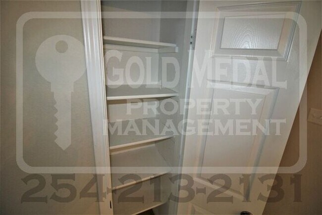 Building Photo - Beautiful 3-bedroom, 2-bathroom home with a 2-car garage now available for rent!