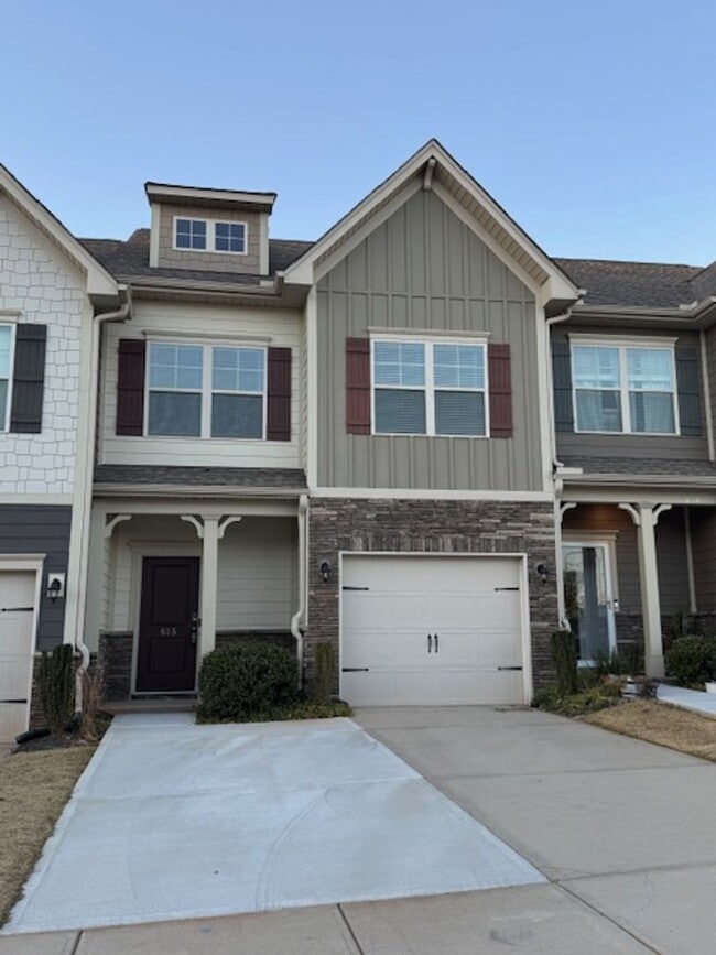 Building Photo - Charming 3-Bed, 2.5-Bath - Energy-Efficient Townhome in Simpsonville.  Discover your dream home i...